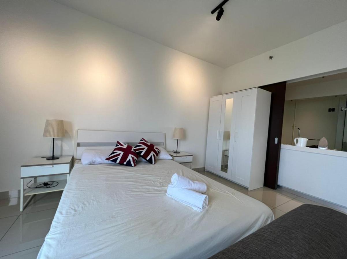 Francesco - Trefoil Setia Alam-near Setia Mall & Setia Convention Centre