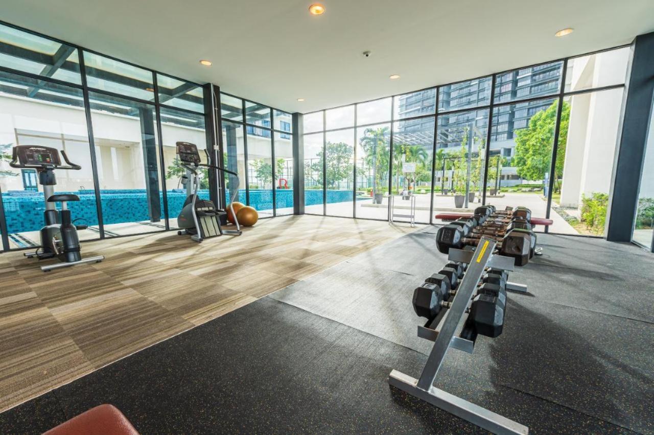 Francesco - Trefoil Setia Alam-near Setia Mall & Setia Convention Centre Apartment *